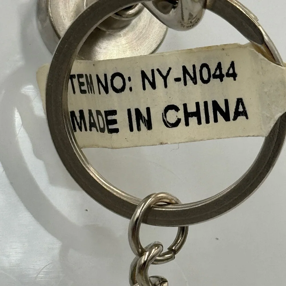 Statue of Liberty New York City Souvenir Keychain‎ Silver Tone Oval NY-N044